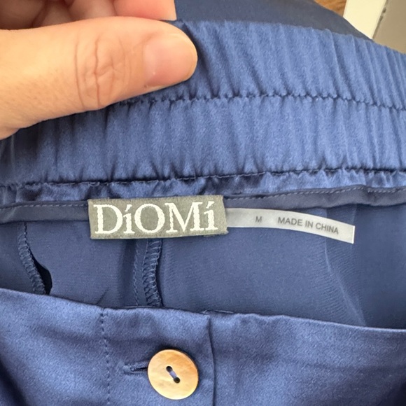 Silk Pants in navy blue - Picture 6 of 6